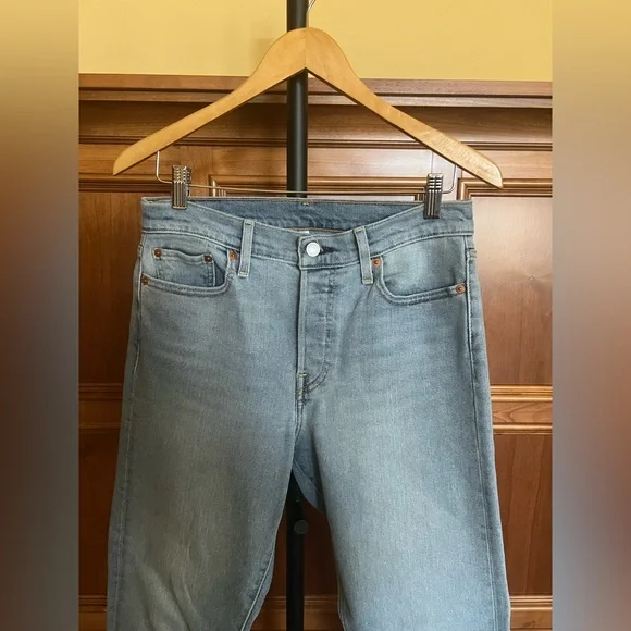Levi's Premium Jeans Women's High Waist Straight Leg Light Blue Wash Size 29 - Picture 2 of 16